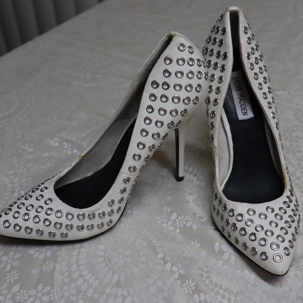 Steve Madden women's white dress pumps